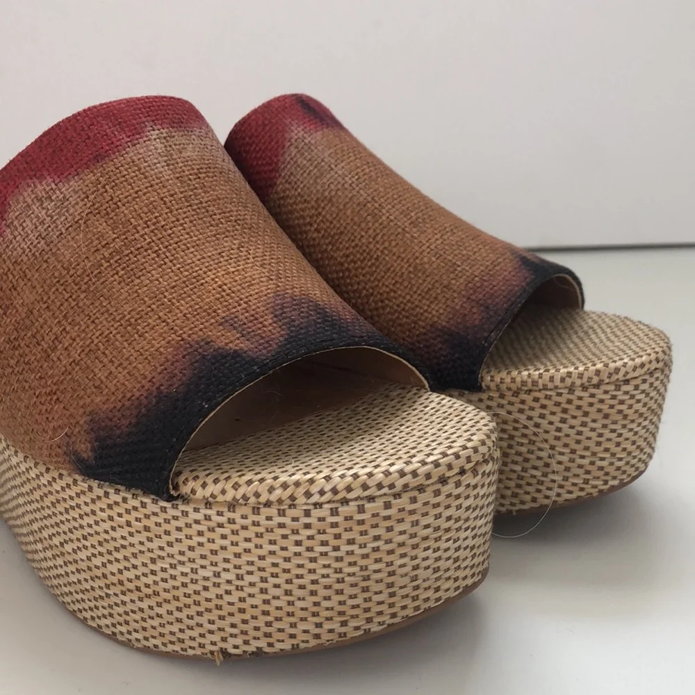 NWOT Vince Camuto Gadgen platform wedge sandals!